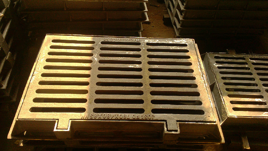 Ductile Iron Manhole Cover ΕΝ124 Made In China C250