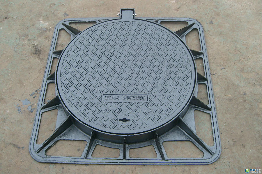 Ductile Iron Manhole Cover ΕΝ124 From China
