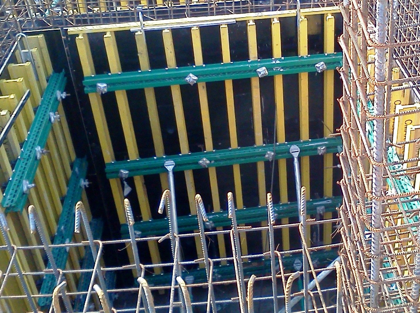 Custom High Security H20 Timber Beam Formwork for Straight Concrete Wall