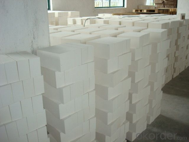 Light weight fire clay for insulating fire brick