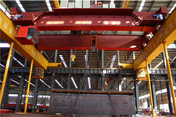China Professional Manufacturing 5-500t Overhead Crane with Hook (QD Model)