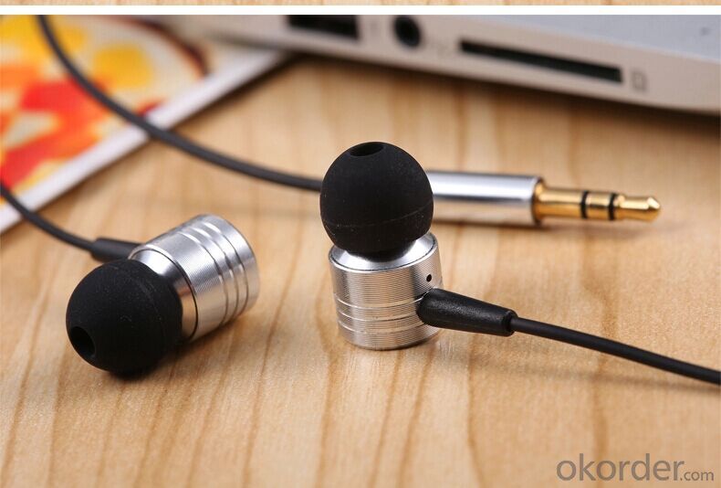 Hotsell New Style Earphone Metal in Ear 3.5 Plus Headphone for Mobile Phone