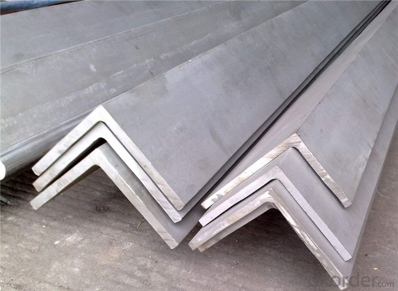 Hot rolled stainless steel angle for construction
