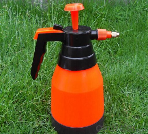 Garden Plastic Watering Can With Capacity 900 ML
