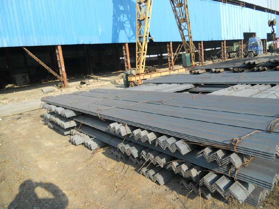 Hot Rolled  unequal Angle Steel  for High Voltage Transmission Tower
