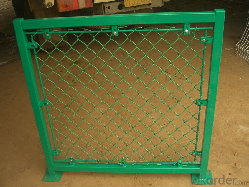 Wholesale Pvc / Galvanized Chain Link Fence in Black Clore/ Diamond Mesh Fence (XB-FENCE-008)