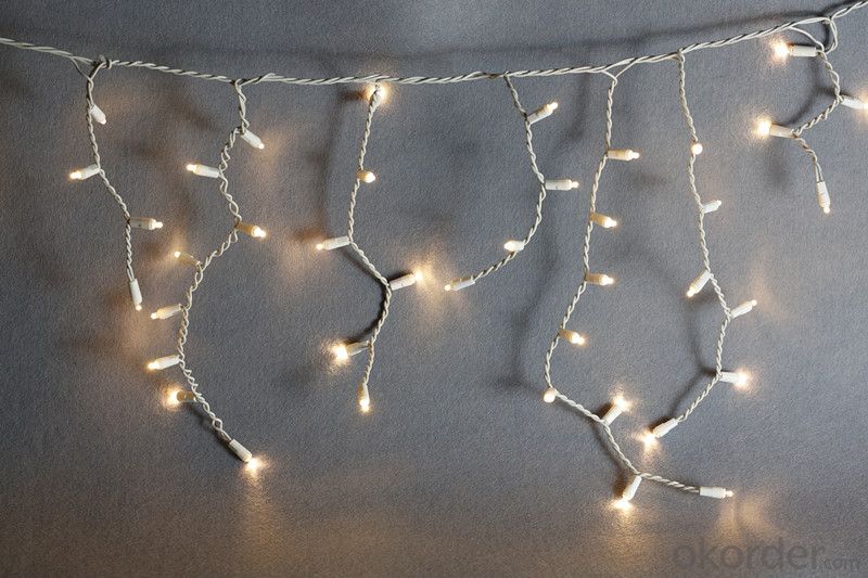 Incandescent Bulb Curtain Light String with 100 Lights 20 Drops for Christmas and Party Decoration.