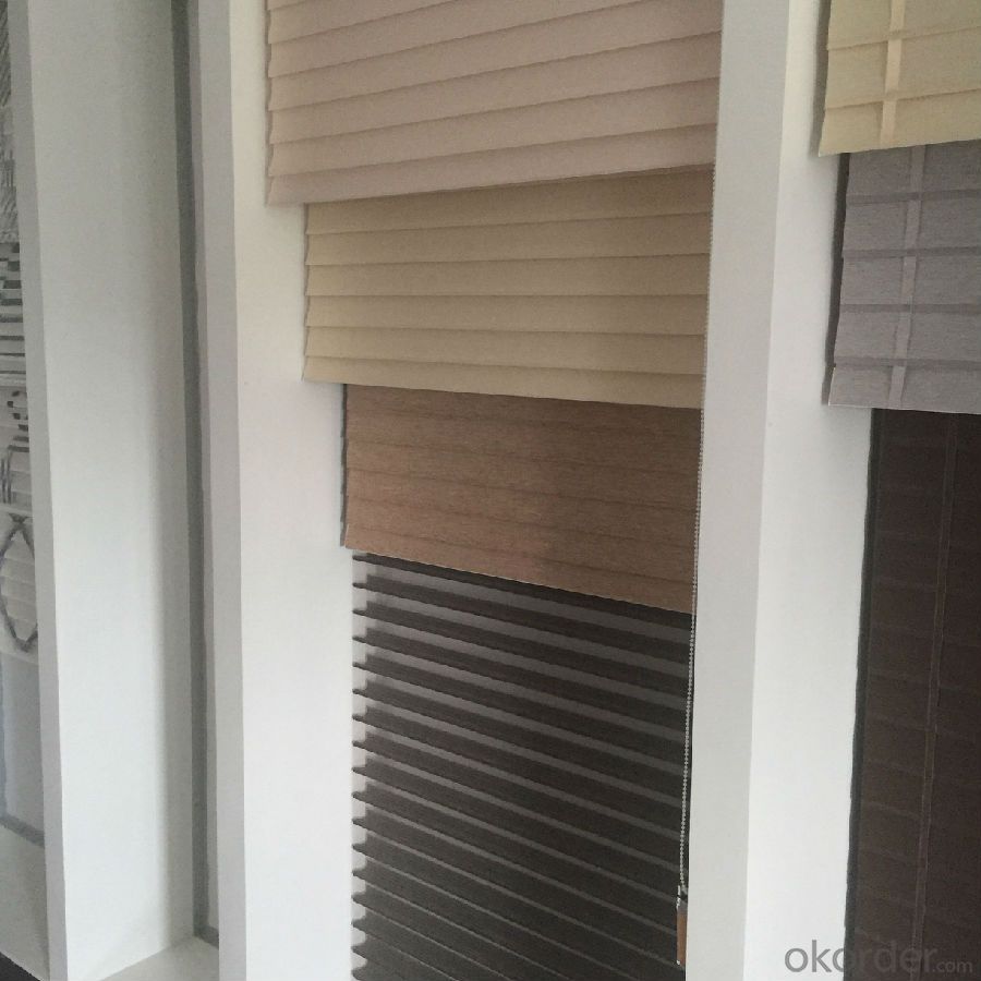 Roller blinds with sun screen fabric translucent