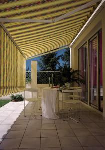 Retractable Awning For Anti-Sunshine