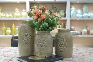 Hot Selling Fashion Home Décor Ceramic Cylindrical Shape Flower Vase M