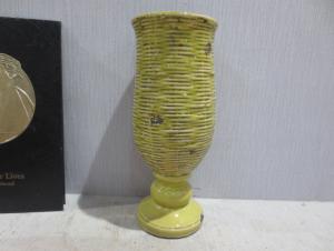 New Design Hot Selling Home Decorative Ceramic Trophies Shape Flower Vase