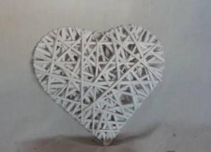 Home Decor Hot Selling White-Painting Willow-Woven Heart Deco