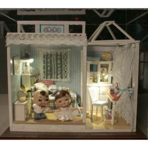 DIY Wooden Doll House with Light Sweet Style Mini Toy House for Kids Gift