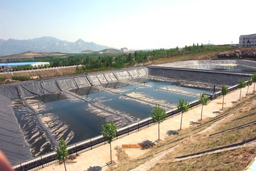 Landfill Geomembrane with Smooth Surface System 1