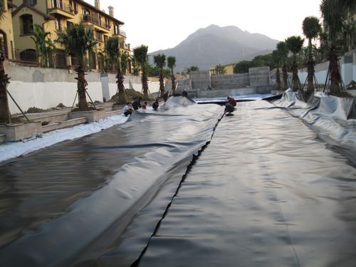 Landfill Geomembrane with Smooth Surface System 1