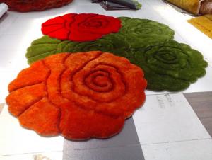 Flower Shape 3D Design Polyester Shaggy Carpet