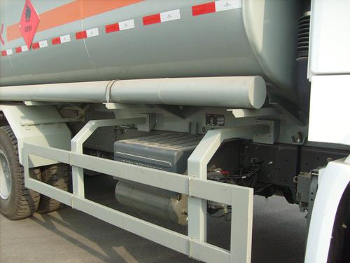 fuel tanker truck with HOWO chassis System 1