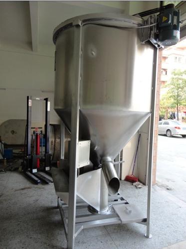 Big Screw Plastic Vertical Batch Mixer System 1