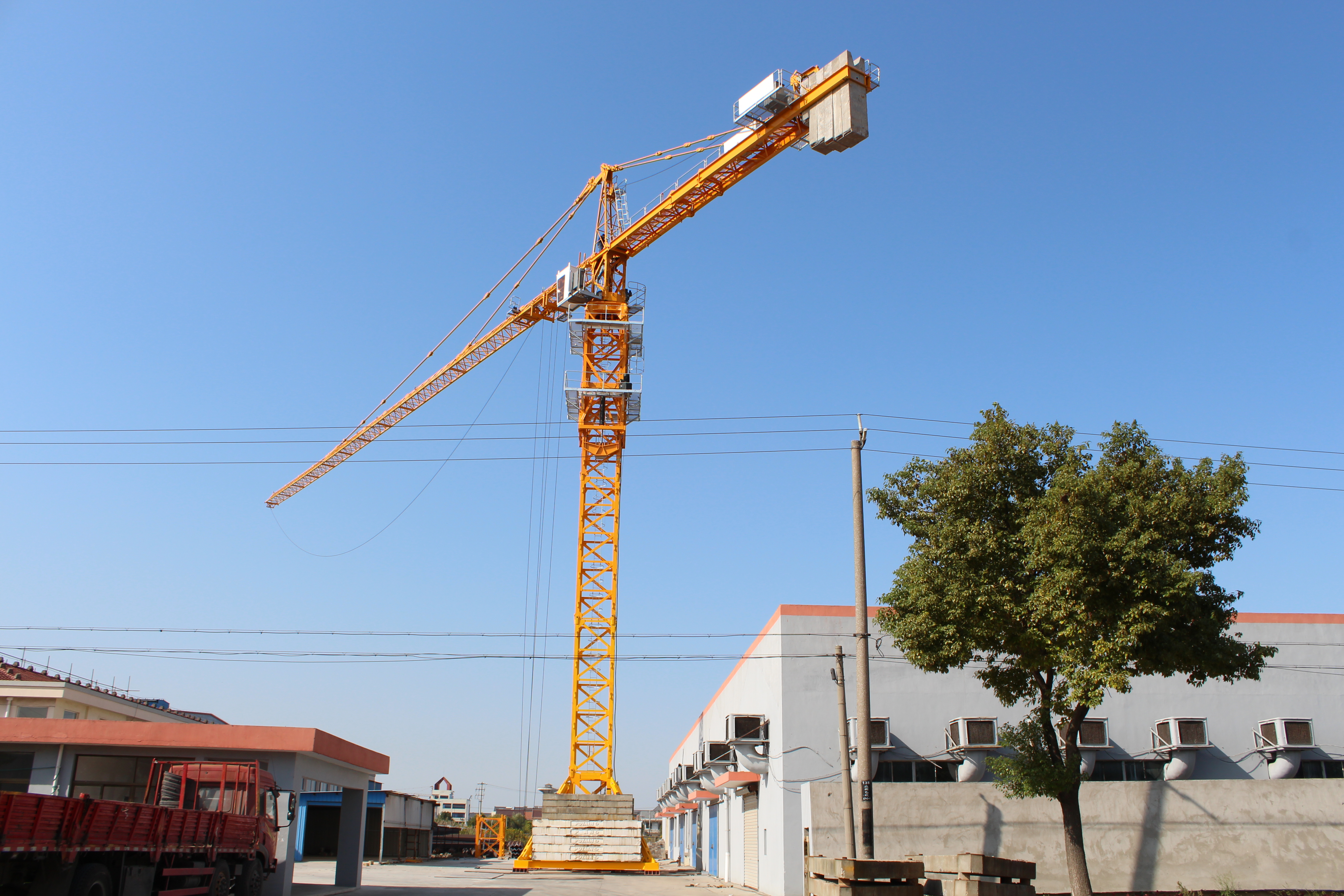 TOWER CRANE SL7050 adopts standard sections