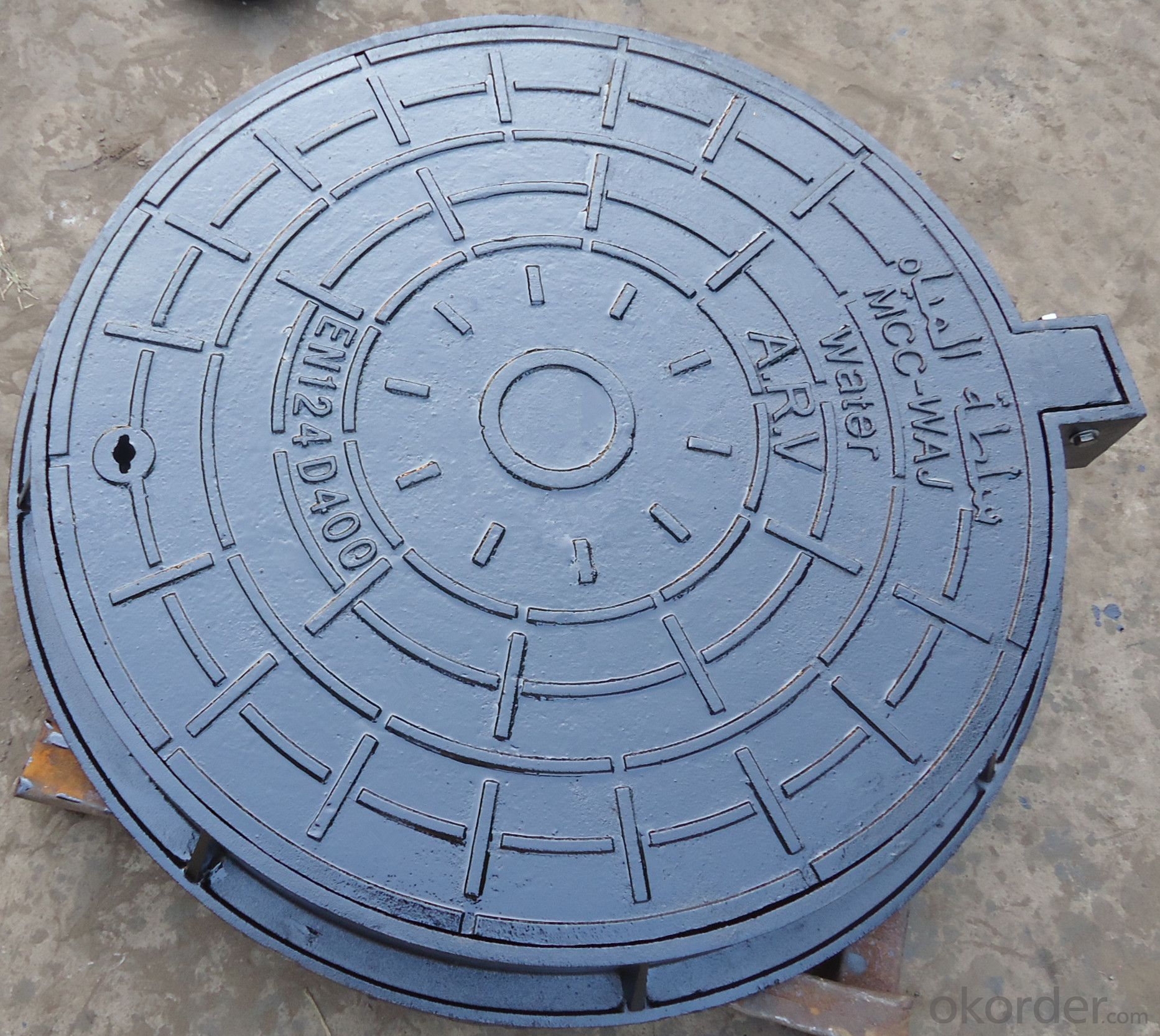 Heavy cast iron round manhole covers