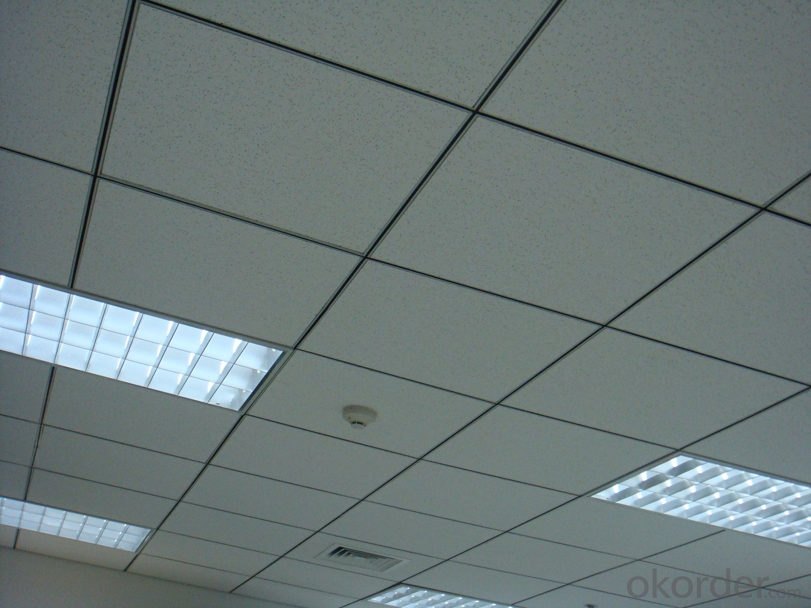 Mineral Fiber Ceiling in Size 595*595*10mm