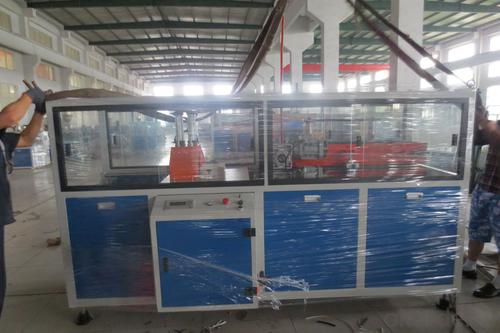 PE/PP/PVC Wood Plastic Profile Extrusion Machine System 1