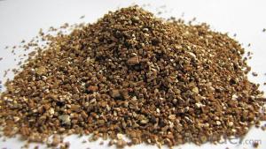 Golden raw vermiculite ore