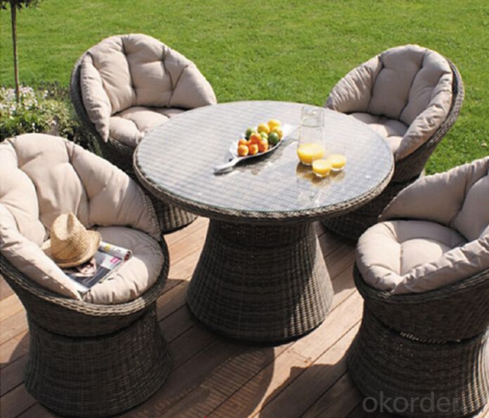 Outdoor Wicker Dining Set Patio Table with Chair in Rattan