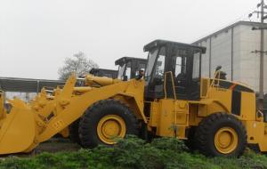 Wheel loader with bucket capacity  of 2.7m3 model number CLG842