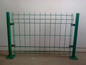 Green Colour Round Post  Wire Mesh Fence System 1