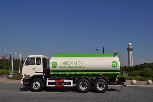 Fuel Tank Truck 6X4Light Diesel Oil Delivery System 1