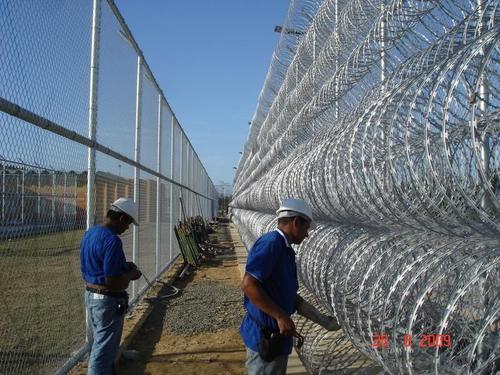 Fences and Razor Barbed Wire for Security System 1