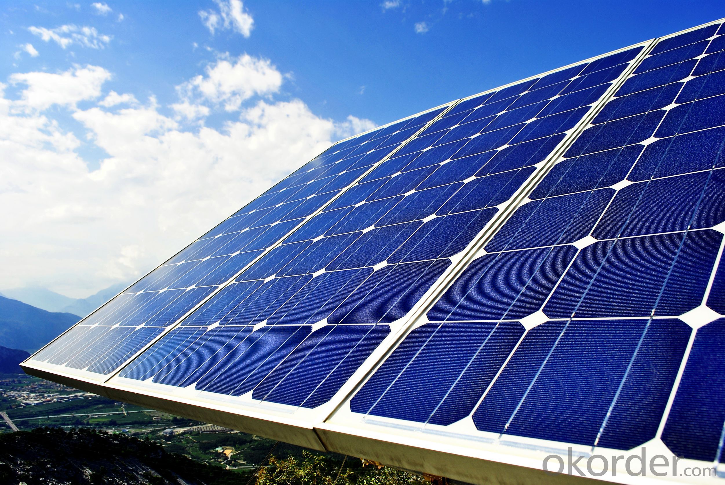 Solar Panels with High Quality and Efficiency Mono 290W