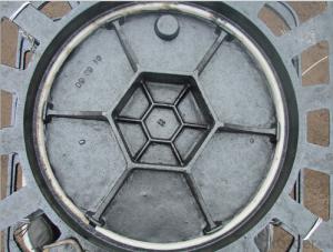 Cast ductile iron manhole cover for mining