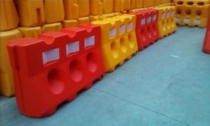 Water Filled Plastic Road Safety Barrier Widely Used In Road Safety System 1